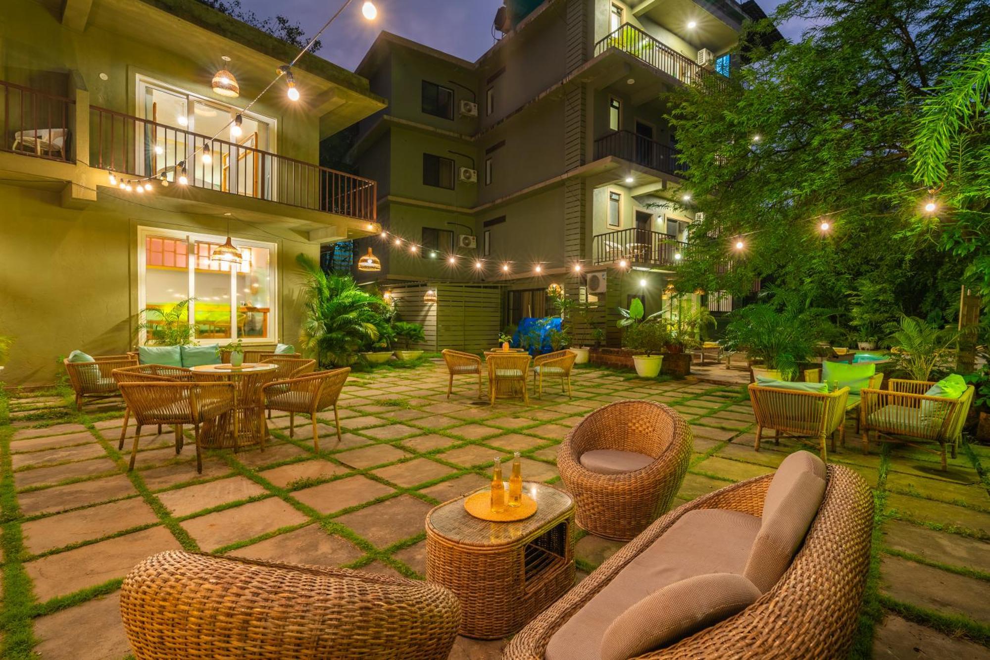Locomo Boutique, Morjim - Stay Work Eat Exterior photo