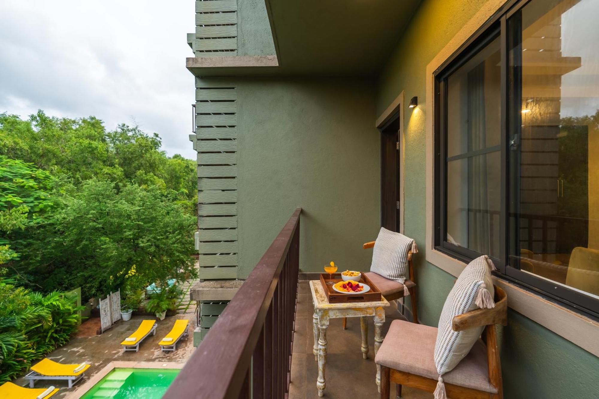 Locomo Boutique, Morjim - Stay Work Eat Exterior photo